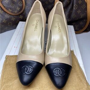 Chanel Classic High Heel Pumps
Leather Beige Black